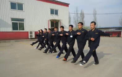 www.sywanfu.com 軍訓(xùn)，萬(wàn)孚潤(rùn)滑油